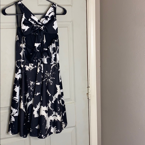 Dress - Picture 2 of 4